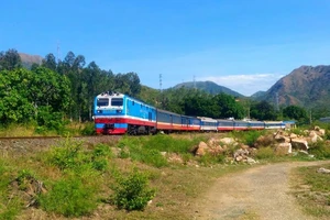 Đề xuất phát hành thẻ cho khách đi tất cả đoàn tàu