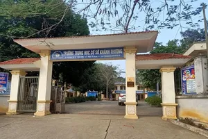 Yêu cầu công an vào cuộc vụ ép học sinh bán trinh