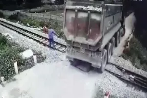 Bộ trưởng viết thư cho nhân viên gác chắn cứu đoàn tàu