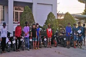 Thủ tướng yêu cầu chế tài nghiêm khắc hành vi tụ tập đua xe