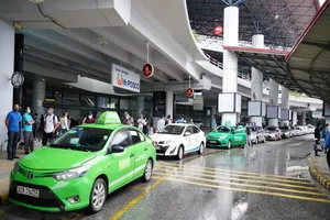 Tăng đường bay nội địa, Nội Bài bố trí xe phục vụ khách