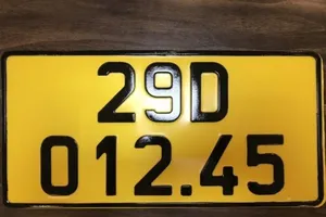 Mất 240 tỉ đồng để chuyển 1,6 triệu xe sang biển số màu vàng