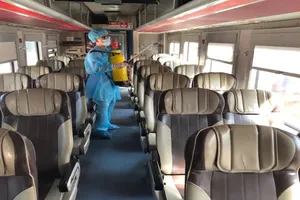 Tăng cường tàu lửa, máy bay giải tỏa hành khách tại Đà Nẵng