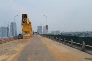 Bác thông tin 'chuyên gia Trung Quốc sửa mặt cầu Thăng Long'