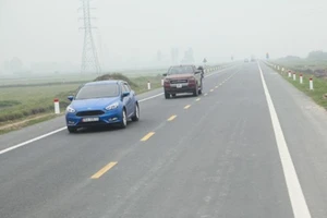 Tiếp tục giảm 10-30% phí bảo trì đường bộ cho ô tô chở khách