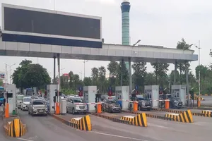 Cử tri muốn chấm dứt thu phí vào sân bay, Bộ GTVT nói gì?