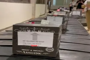 Mạo danh Bộ trưởng GTVT gửi hàng qua đường hàng không