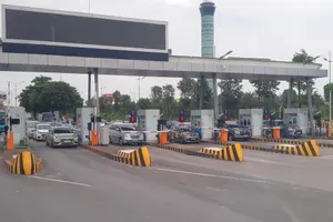 Sau nhiều tranh cãi, ACV vẫn quyết thu phí xe vào sân bay