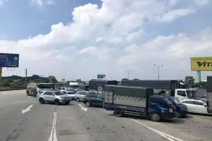 Đề nghị bố trí công an dẫn đường cho xe vận tải hàng hóa qua chốt kiểm dịch