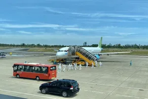 Chuyến bay đưa gần 200 y, bác sĩ miền Trung vào TP.HCM chống dịch