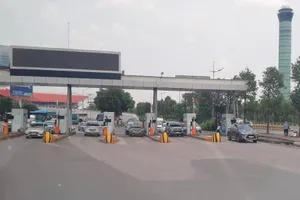 Bộ GTVT lấy ý kiến về việc thu phí xe vào sân bay