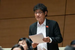 Tăng lương ngay đầu năm 2023 để bớt khó cho viên chức, người lao động