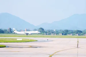 Chuyên gia lên tiếng việc áp giá sàn vé máy bay