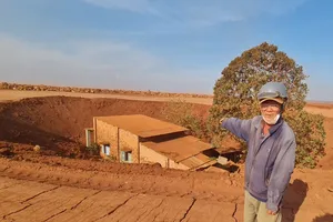 Lập đội xe tưới nước để giảm bụi công trường sân bay Long Thành