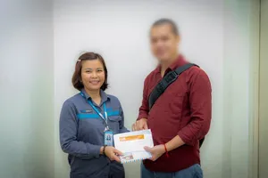 Kiểm tra camera an ninh 'truy tìm' chủ nhân bỏ quên 4.300 USD ở sân bay Nội Bài