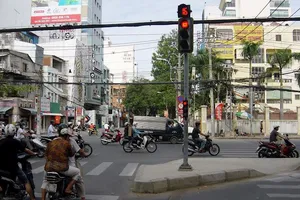 Bạn đọc đề xuất bỏ luôn đèn vàng, hợp lý hay không?