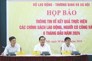 Bộ LĐ-TB&XH lý giải về chênh lệch lương hưu nam và nữ trong Luật BHXH 2024