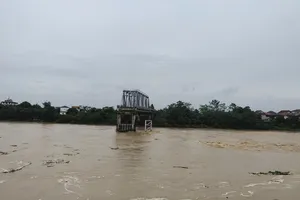 Cấp tiền trục vớt cầu Phong Châu và phương tiện bị rơi xuống sông