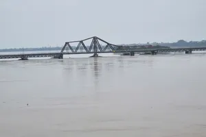 Hà Nội rút báo động 2 trên sông Hồng và sông Đuống