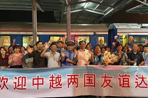400 du khách Trung Quốc đi tàu hỏa từ Lào Cai vào TP.HCM 