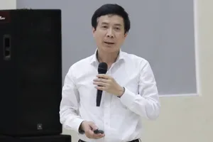 BHXH Việt Nam: Cơ sở y tế bắt buộc người bệnh xuất trình thẻ BHYT giấy là chưa phù hợp