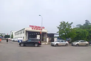 Bộ Xây dựng nêu lý do lúng túng trong kiểm định xe quá khổ, quá tải