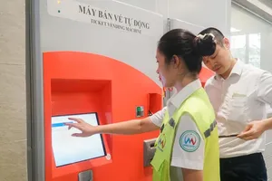 Đẩy mạnh việc triển khai vé liên thông đi tàu điện, xe buýt