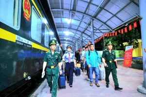 Người dân và du khách có thể mua vé tàu sang Trung Quốc tại tất cả các ga trên cả nước