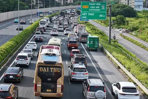 Bỏ quy định chỉ có xe biển số Hà Nội, TP.HCM mới 'siết' mức khí thải cao