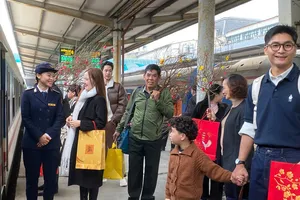 Mở bán vé tàu Tết từ 20-9, mỗi hành khách được đặt chỗ và mua tối đa bao nhiêu vé?