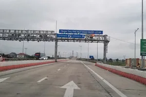 Cục Đường bộ đề nghị miễn phí qua trạm BOT cho xe chở hàng cứu trợ