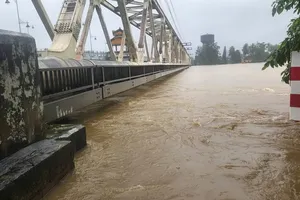 Ngành đường sắt dừng nhiều chuyến tàu do mưa lớn ở Huế và Đà Nẵng