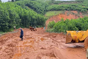 Mưa lớn trở lại gây ngập và tắc đường ở Huế, Đà Nẵng, Quảng Ngãi