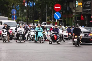 Bộ Xây dựng yêu cầu nghiên cứu đề xuất cho phép xe máy xăng lắp thêm động cơ điện