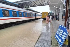 Điều tàu hàng cứu 2 cầu đường sắt trên tuyến Diêu Trì - Quy Nhơn