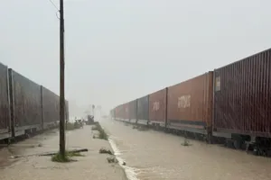 Tiếp tục ngừng chạy tàu Bắc - Nam, ngành đường sắt thiệt hại nặng