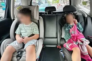 Thay đổi quy định về bắt buộc lắp thiết bị an toàn khi chở trẻ em trên ô tô