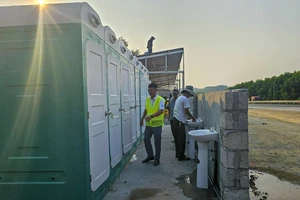 Thu tiền đi vệ sinh tại các trạm dừng nghỉ gây phản cảm