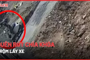 Xe máy quên rút chìa khoá bị trộm, nam nhân viên lao ra truy đuổi