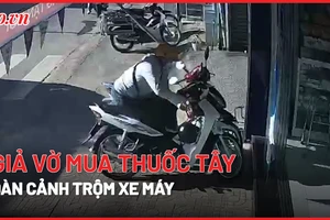 Giả vờ hỏi mua thuốc tây để dàn cảnh trộm xe máy