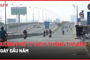 Đường phố TP.HCM thông thoáng, người dân phấn khởi lưu thông trong ngày đầu năm mới 2024