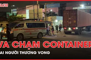 Xe máy va chạm container, hai thanh niên thương vong