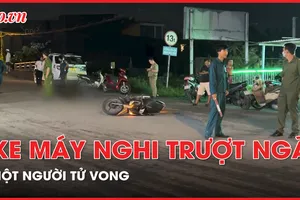 Xe máy nghi bị trượt ngã khi lên dốc cầu, một người tử vong