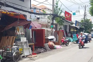 Bình Thạnh: Điều tra vụ một người bị chém gục khi đang uống cà phê