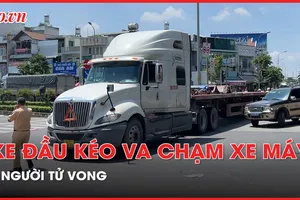 Xe đầu kéo cán chết người đi xe máy, giao thông ùn ứ