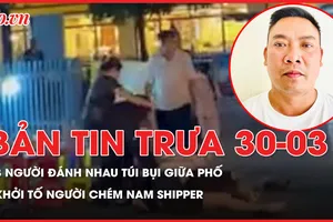 Bản tin trưa 30-3: 3 người đánh nhau túi bụi giữa phố; Khởi tố người chém nam shipper khi đang đi giao hàng