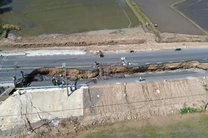 Điều tra nguyên nhân sự cố sụt lún đường dẫn cầu Hòa Bình 