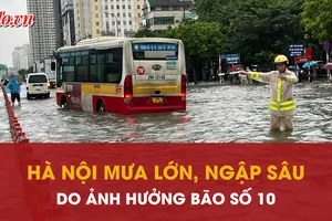 Nhiều tuyến đường ở Hà Nội ngập sâu