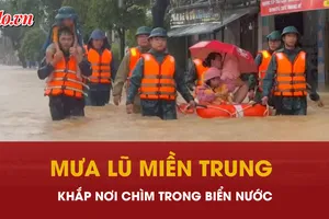 Toàn cảnh mưa lũ miền Trung, nhấn chìm hàng nghìn ngôi nhà trong biển nước