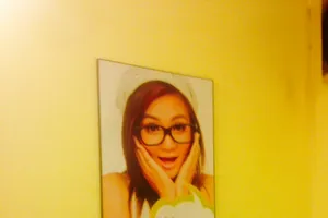 Phản cảm 'bé' Xuân Mai bị trưng ảnh trong toilet quán nhậu